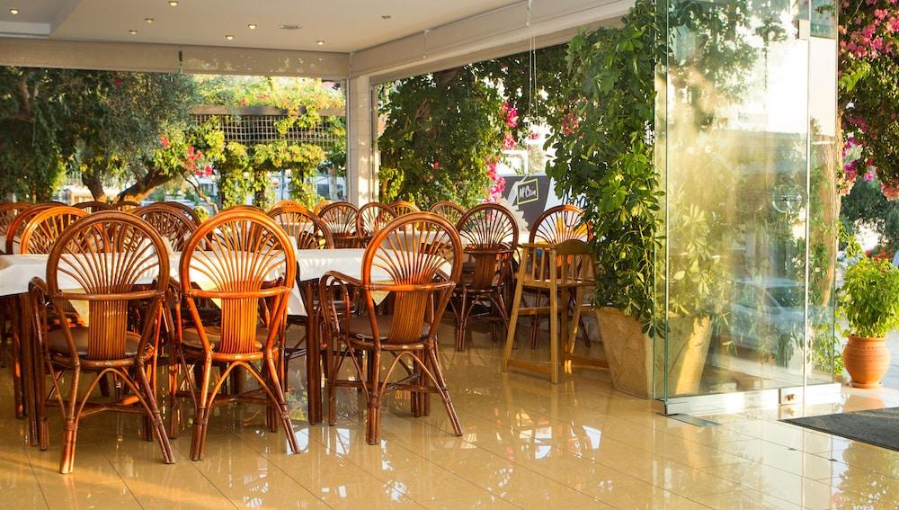 Xenios Loutra Village Beach Hotel อาเกีย ปาราสเควิ ภายนอก รูปภาพ