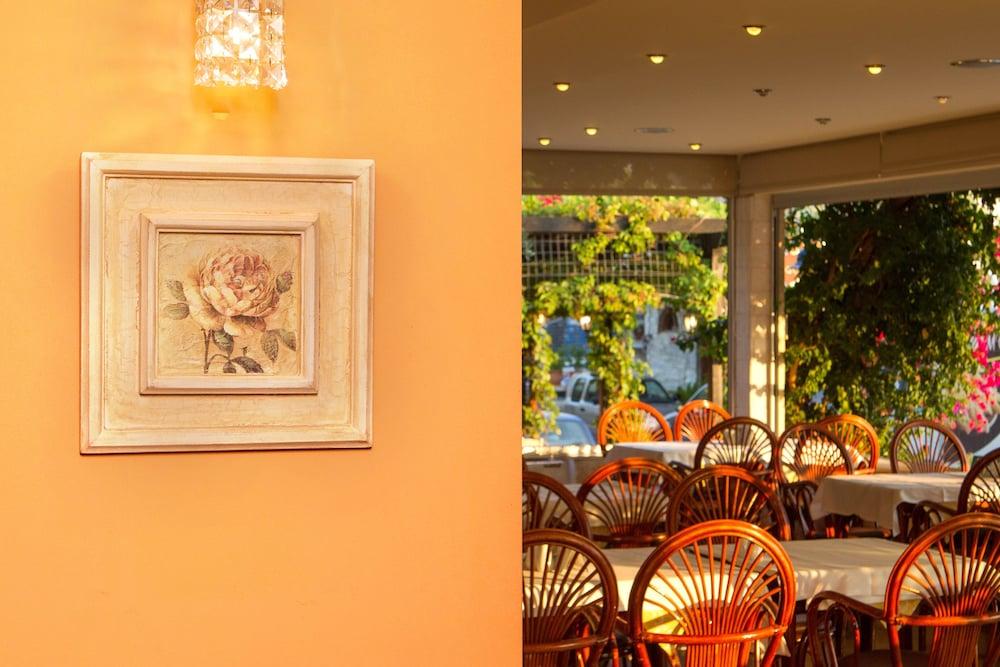 Xenios Loutra Village Beach Hotel อาเกีย ปาราสเควิ ภายนอก รูปภาพ