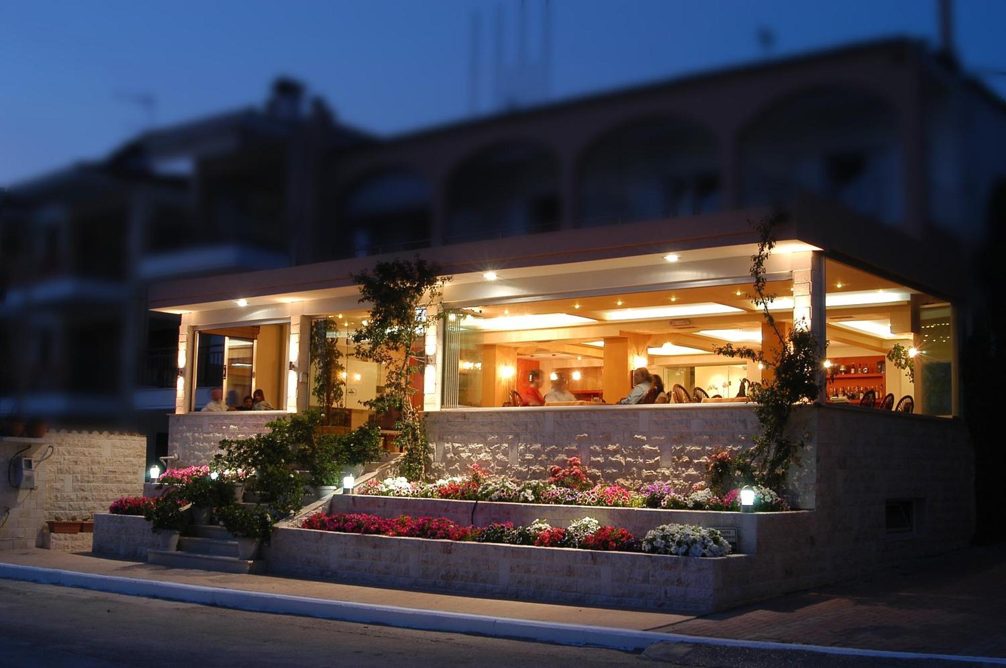 Xenios Loutra Village Beach Hotel อาเกีย ปาราสเควิ ภายนอก รูปภาพ