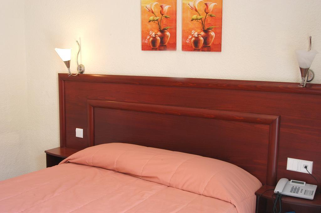 Xenios Loutra Village Beach Hotel อาเกีย ปาราสเควิ ภายนอก รูปภาพ