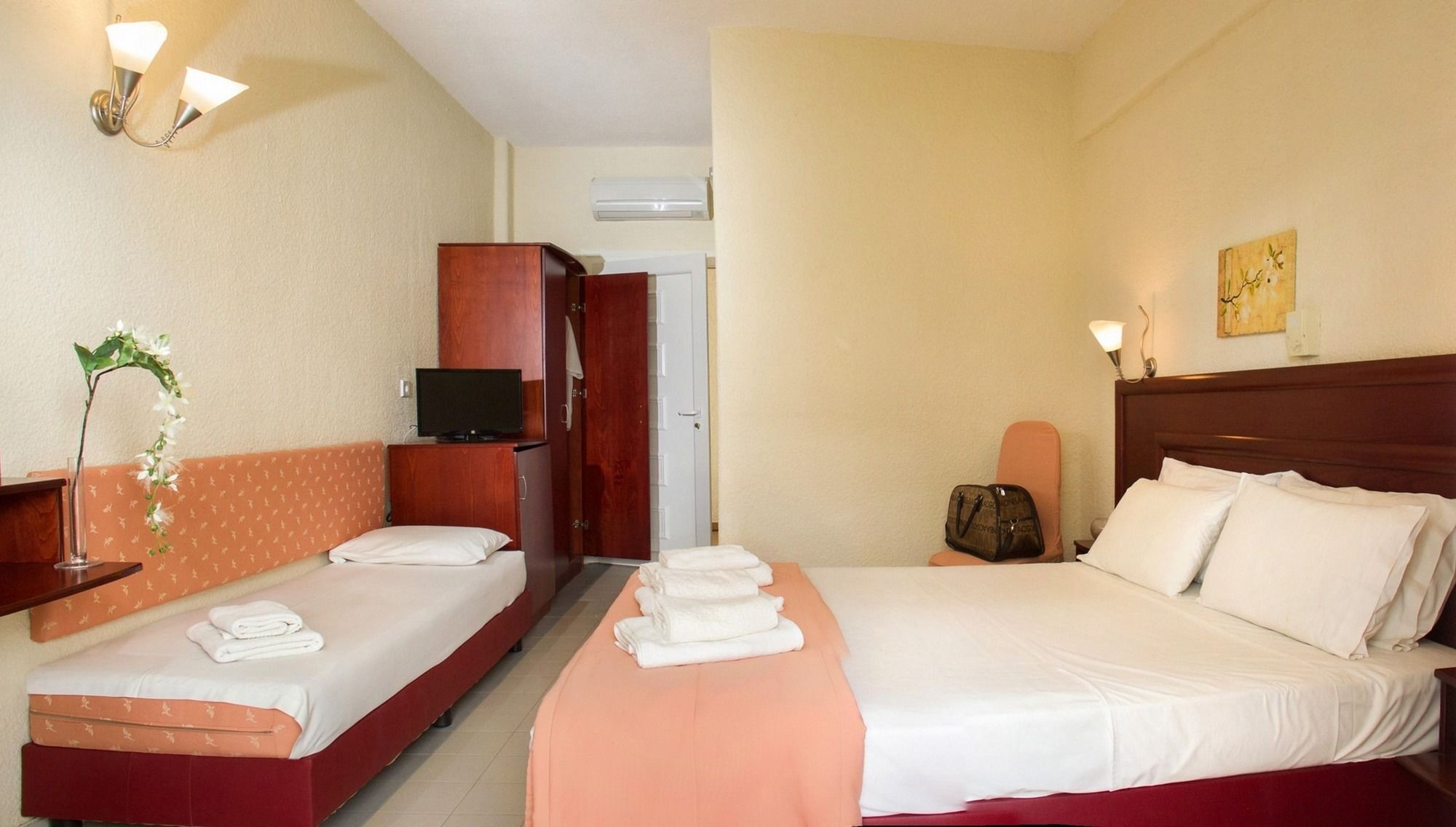 Xenios Loutra Village Beach Hotel อาเกีย ปาราสเควิ ภายนอก รูปภาพ